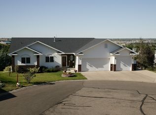 1536 Morning View Ct, Bismarck, ND 58501
