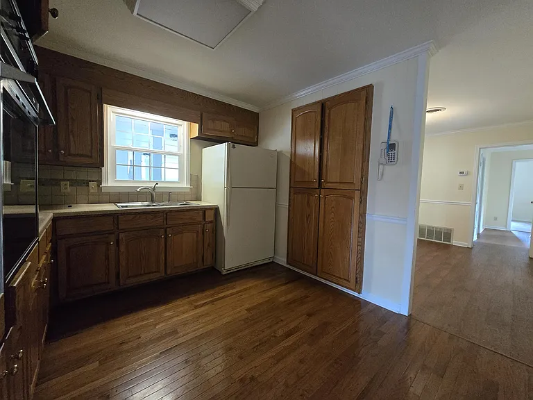 208 Caldwell Dr — Photo 9