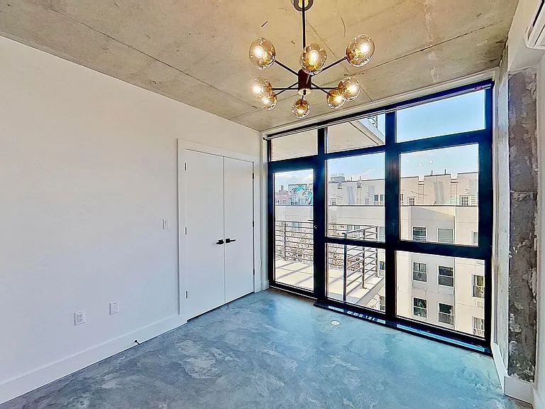 27 Montrose Ave #4J — Photo 17