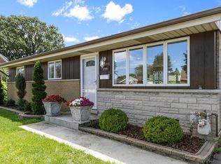 7113 Dover St, Bridgeview, IL 60455