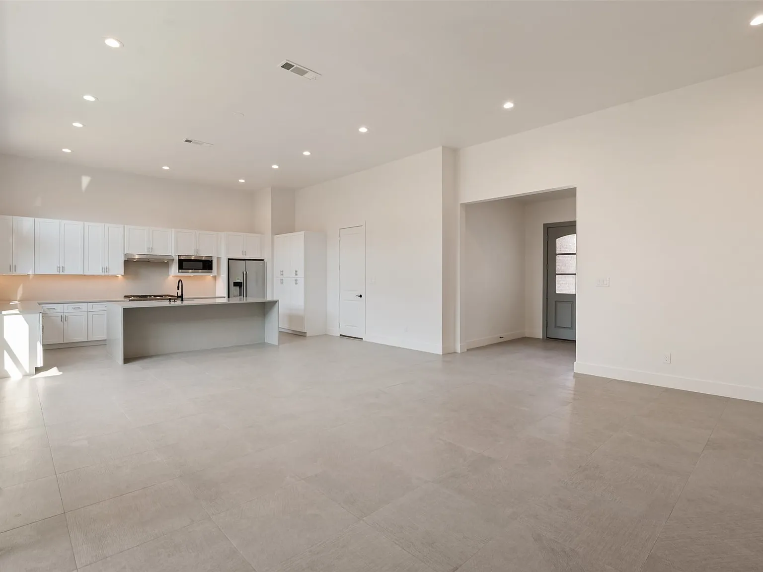 4 bed, 3.5 bath, 2300 sqft, $4,500 — Photo 4