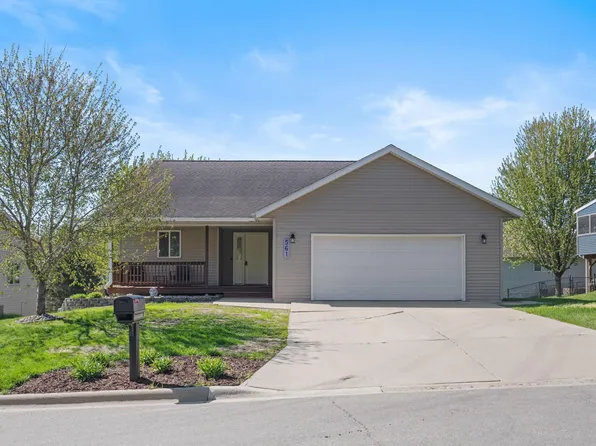 561 12th St SW, Faribault, MN 55021