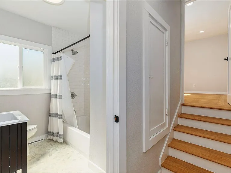 330 Broadmoor Blvd — Photo 13