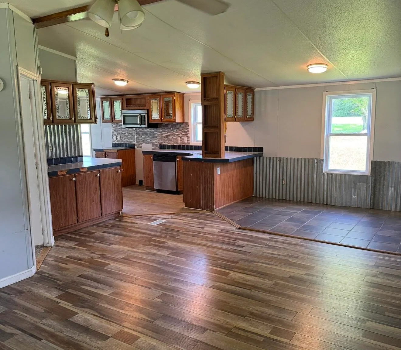 3 bed, 2.0 bath, 1456 sqft, $900 — Photo 3