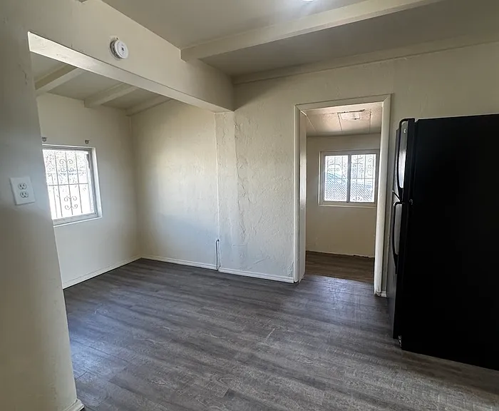 376 W Columbia St — Photo 10
