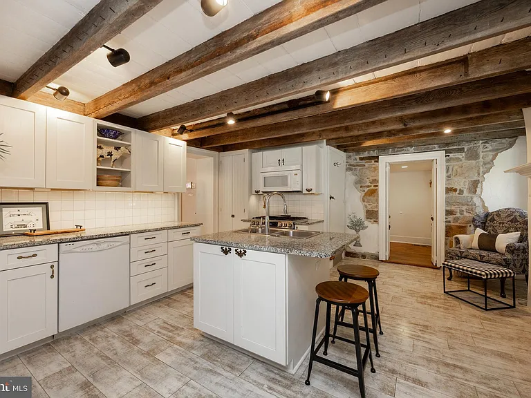 609 W Lincoln Hwy — Photo 10