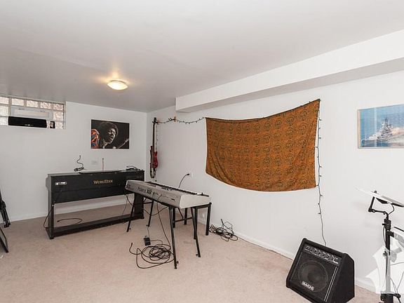 3rd image of 5653 N Glenwood Ave #House
