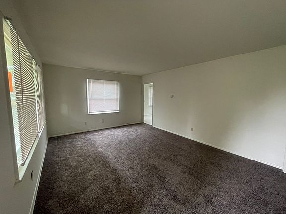 4th image of 1122 E Campus Way