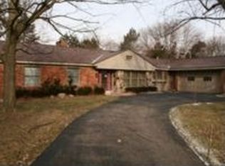 6820 Mark Ct, Bloomfield Hills, MI 48301