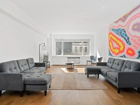 211 East 51st Street image 1 of 13