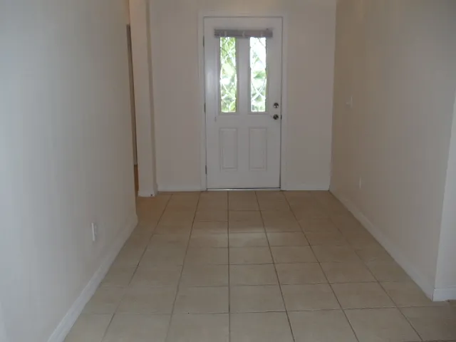 1219 Greenley Ave — Photo 6