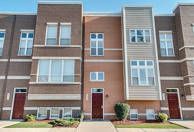 1st image of 5233 W Galewood Ave #20