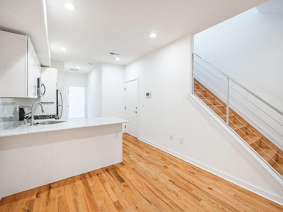 4th image of 1642 N Marshall St #3