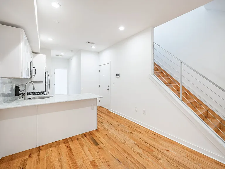 1642 N Marshall Street — Photo 4