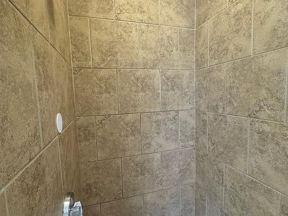 4th image of 512 Medford St #3