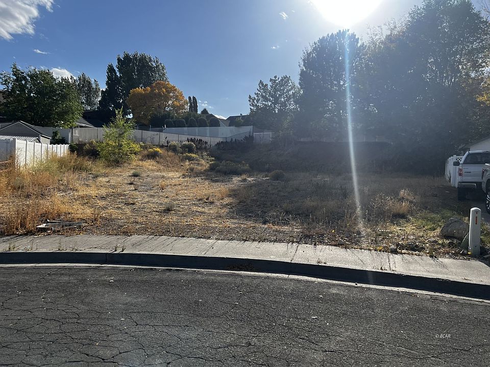 2nd image of 1931 Laxalt Way