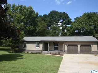119 Terry Drake Rd SE, Owens Cross Roads, AL 35763