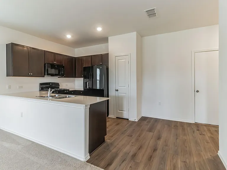 2808 Schwartz Ln — Photo 3