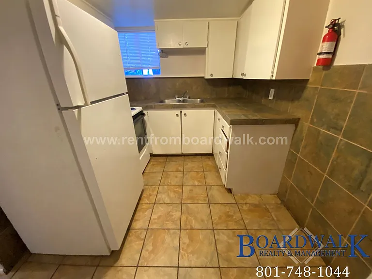 2527 E Valley View Ave — Photo 7