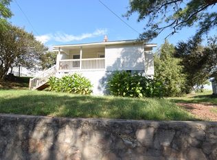 32 Walnut St, Ware Shoals, SC 29692