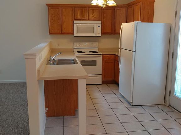 3rd image of 1487 Stonefield Dr