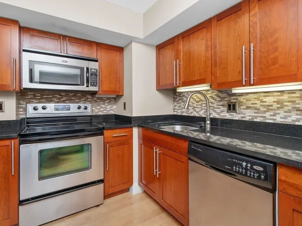 1600 Beacon St APT 207, Brookline, MA 02446