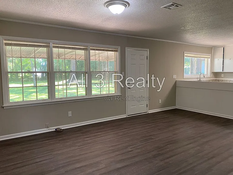 306 Oakwild Dr — Photo 9