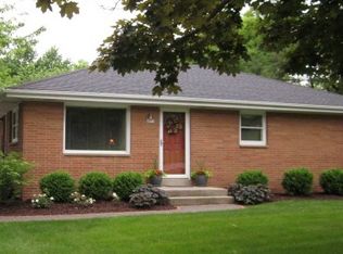 4875 S 68th St, Greenfield, WI 53220