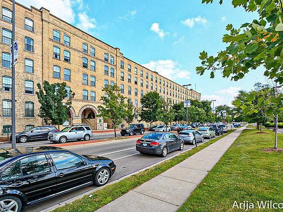 4th image of 940 Monroe Ave NW Unit 422