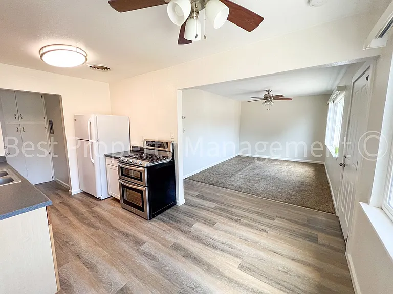 4906 Jensen Rd — Photo 5