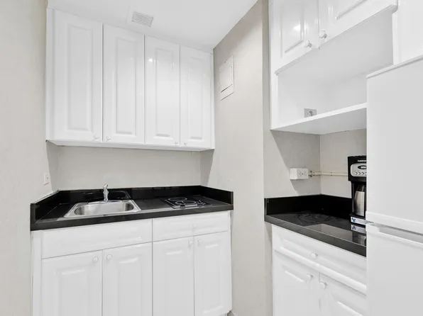 111 East 56th Street image 7 of 8