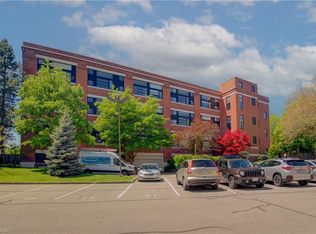 50 Main St #410, Hamilton, ON L9H6P8