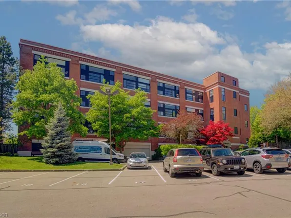 50 Main St #410, Hamilton, ON L9H 6P8