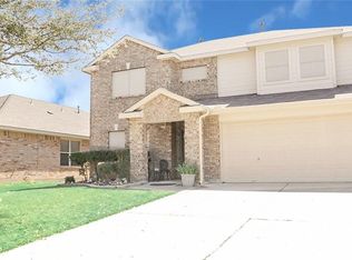 2823 Park Place Dr, Grand Prairie, TX 75052