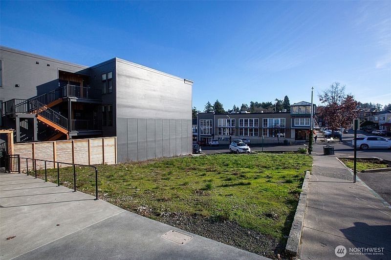 3rd image of 80 First Street S