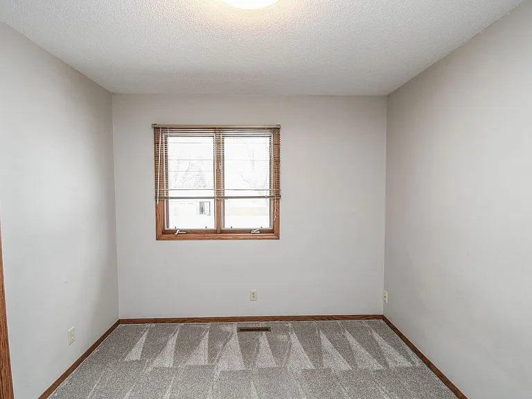 2213 S Wellington Ave — Photo 22