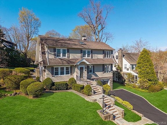 3rd image of 85 Lansdowne Drive