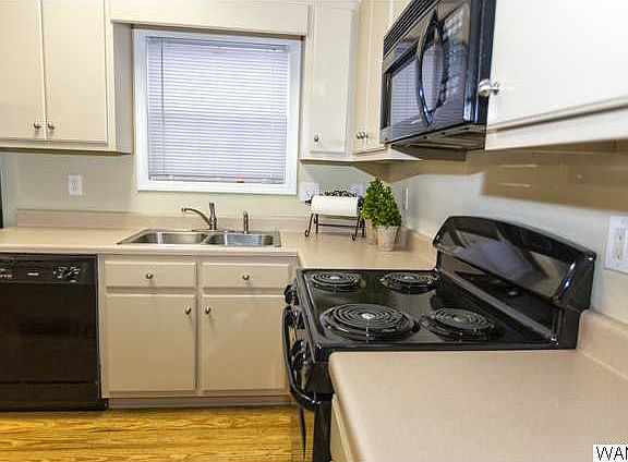 4th image of 16 Brook Meadows Cir