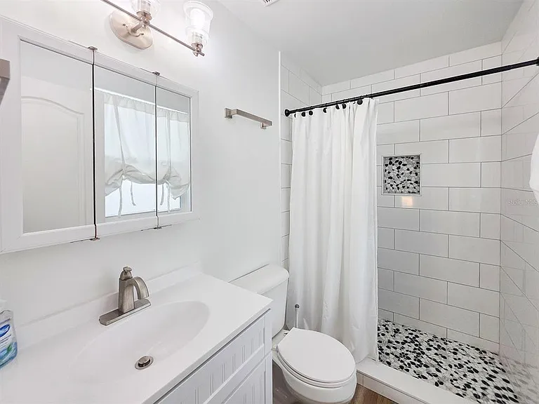 2135 S Flagler Ave — Photo 13