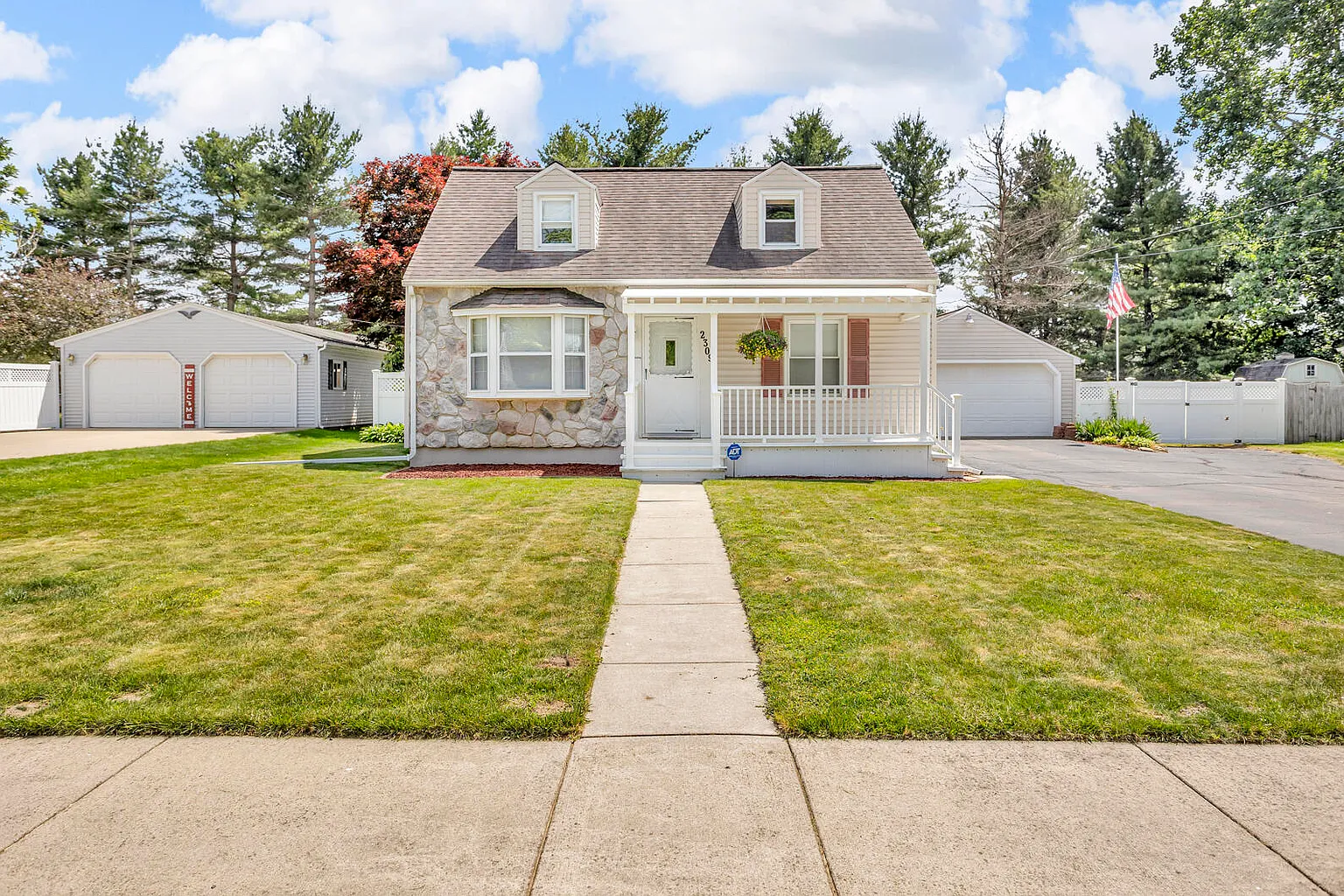 2309 Oxford Blvd photo 1