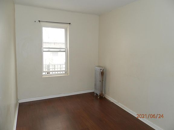 3rd image of 3143 Hull Ave APT 1