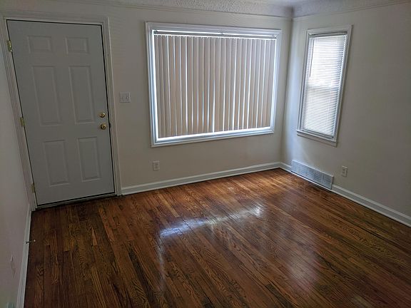 3rd image of 2915 Geneva St