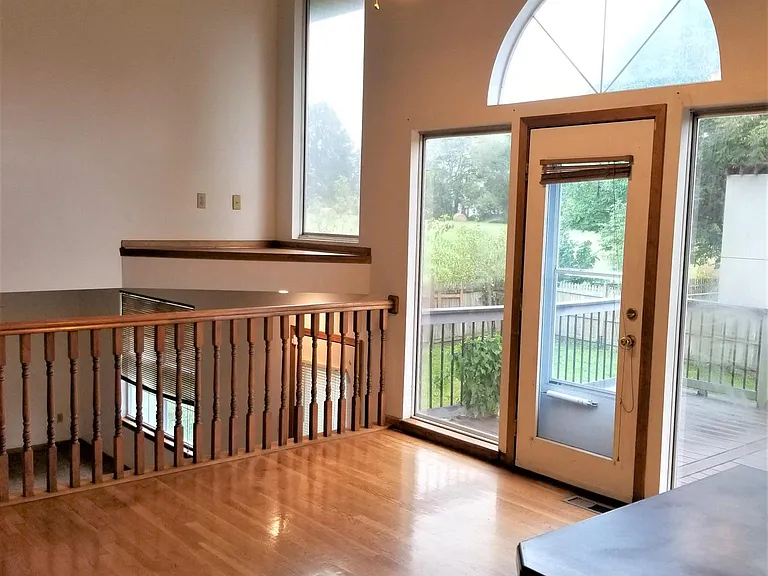 1901 Cherokee Dr — Photo 3