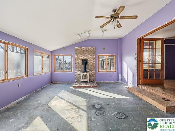 5th image of 3907 Main St