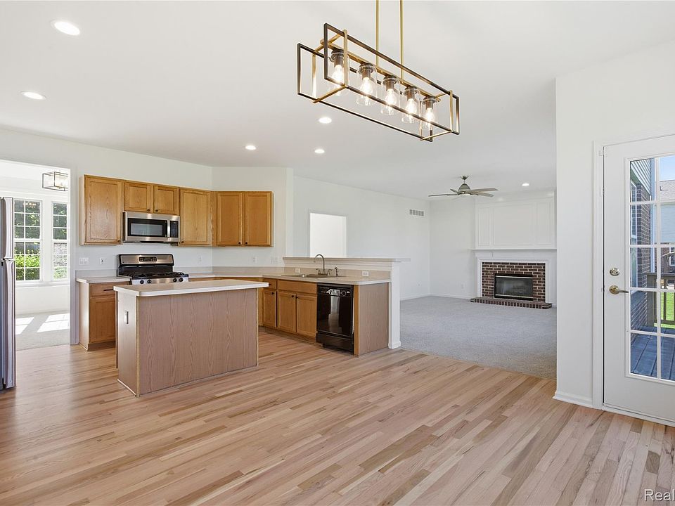 496 Pleasant Ridge Dr, photo 17