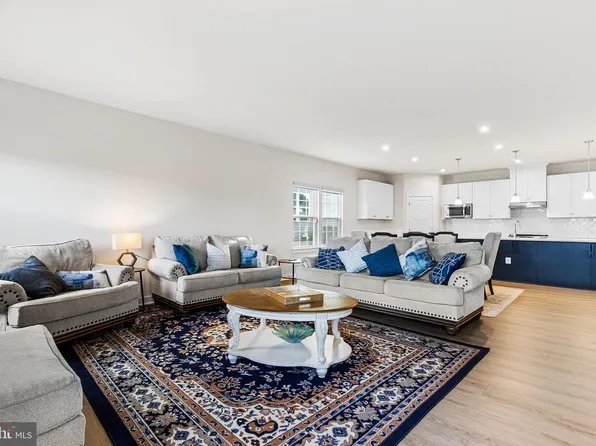 223 Letitia Manor Dr, West Grove, PA 19390