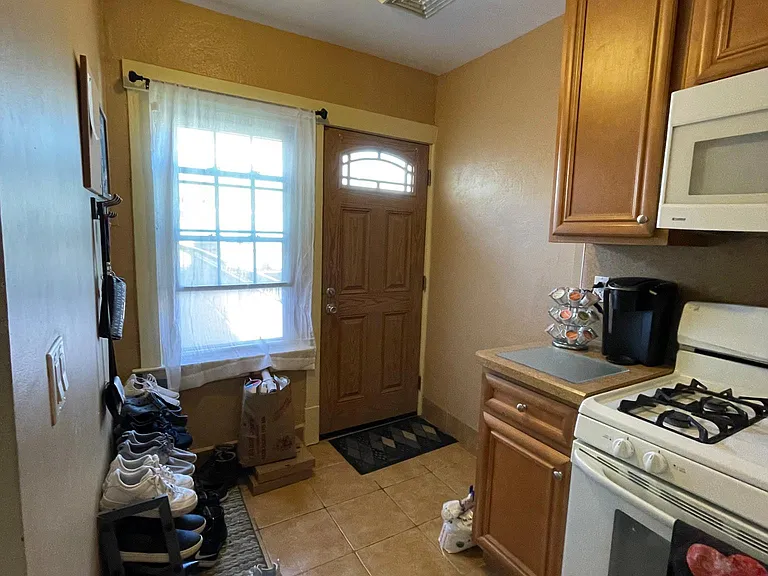 940 Amherst St #12 — Photo 14