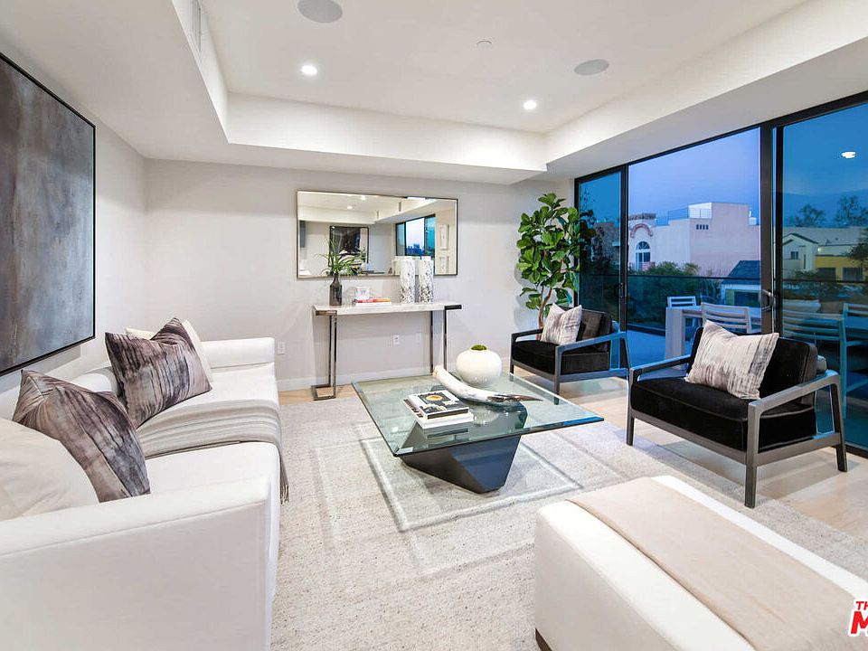1st image of 825 N Croft Ave #302
