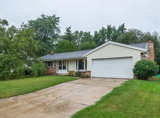N90W17638 Saint Francis Dr, Menomonee Falls, WI 53051