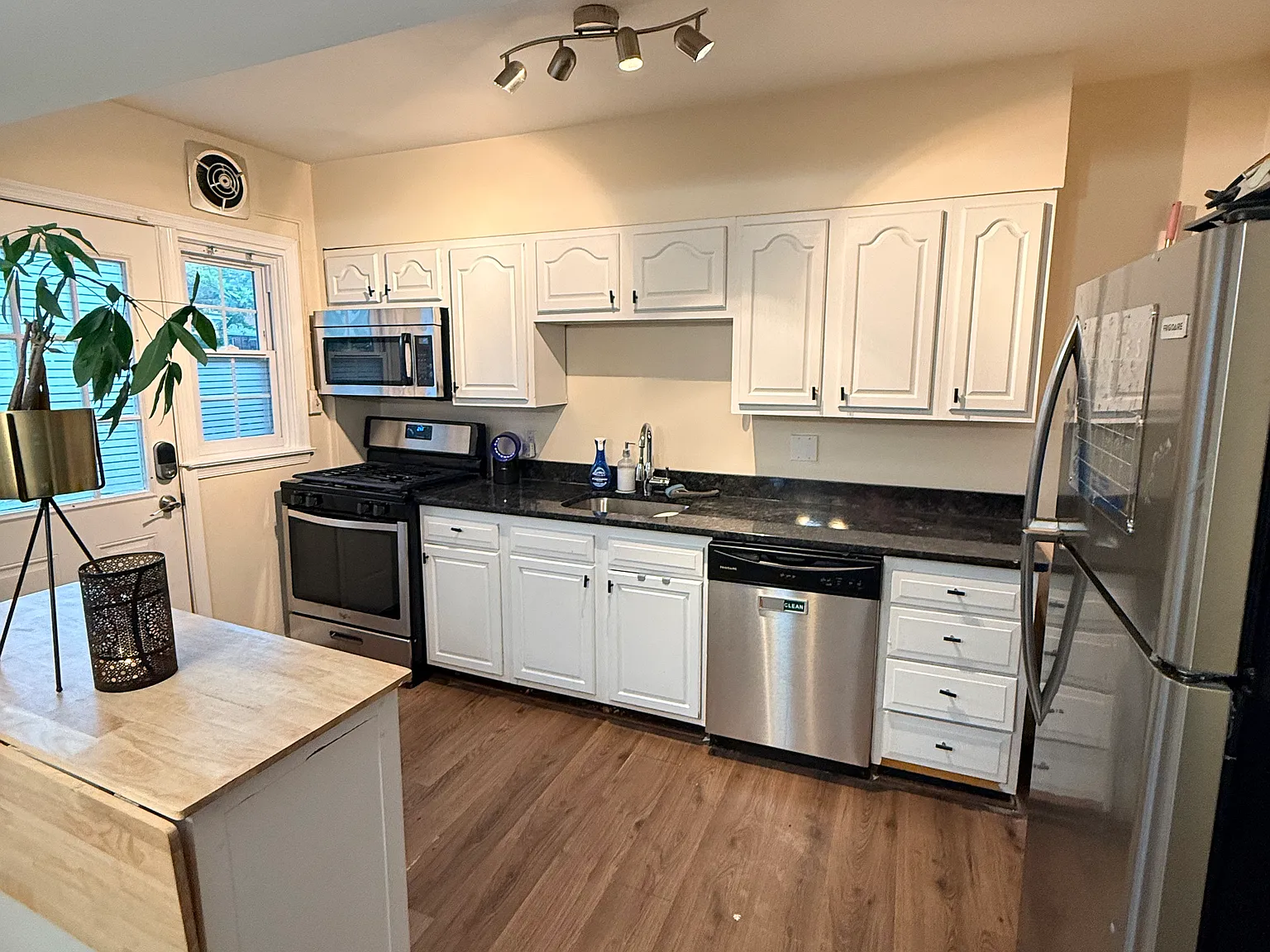 1237 Walker Ave — Photo 3